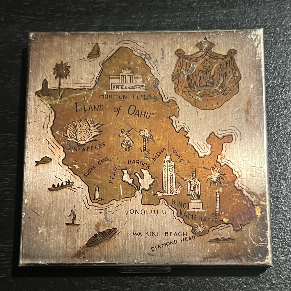 Vintage Pilcher Powder case “OAHU”